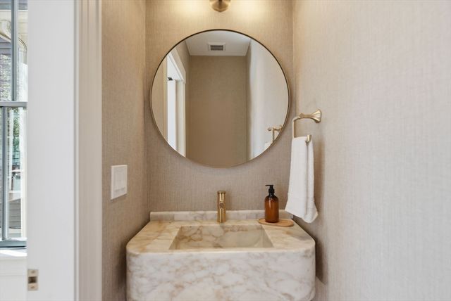 9 Mt Auburn St, Cambridge, MA 02138