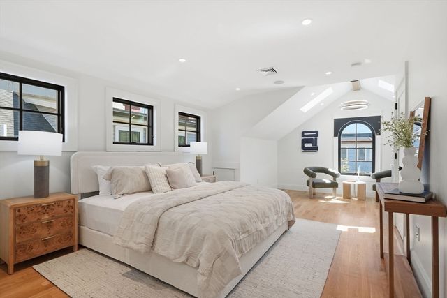9 Mt Auburn St, Cambridge, MA 02138