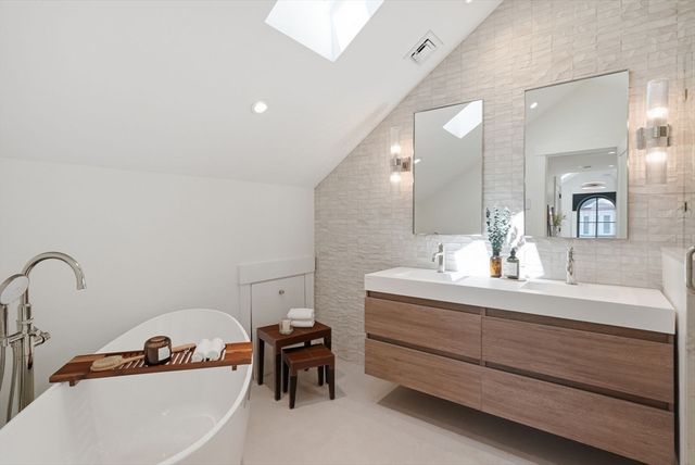 9 Mt Auburn St, Cambridge, MA 02138