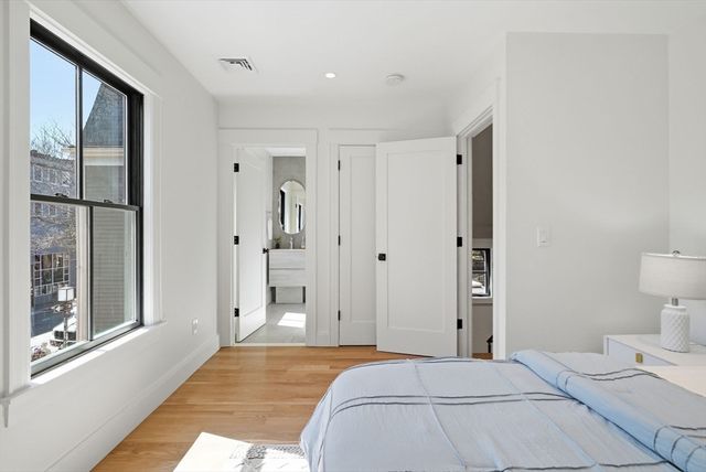 9 Mt Auburn St, Cambridge, MA 02138