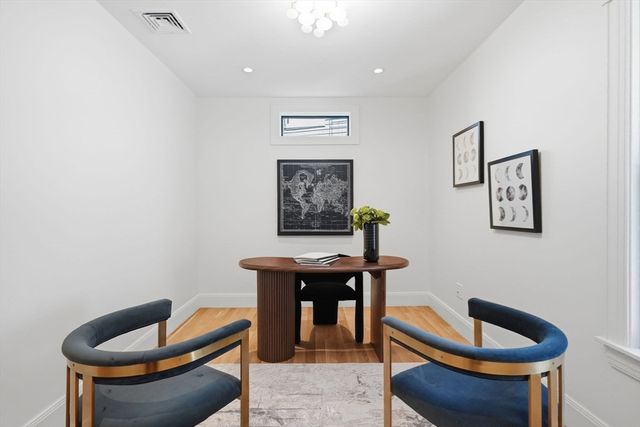 9 Mt Auburn St, Cambridge, MA 02138