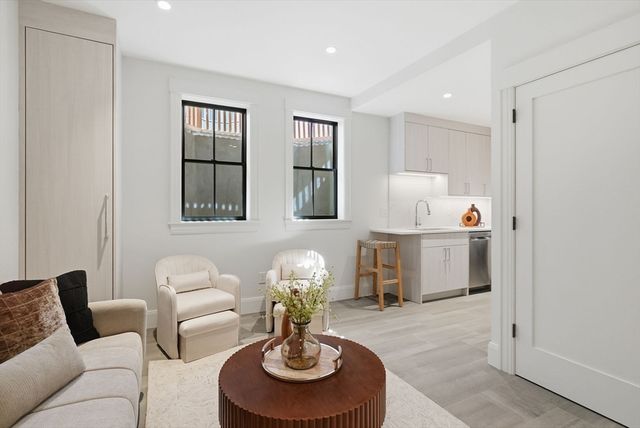 9 Mt Auburn St, Cambridge, MA 02138