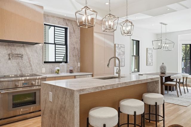 9 Mt Auburn St, Cambridge, MA 02138