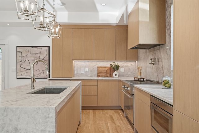 9 Mt Auburn St, Cambridge, MA 02138