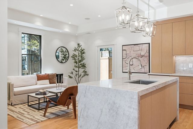 9 Mt Auburn St, Cambridge, MA 02138