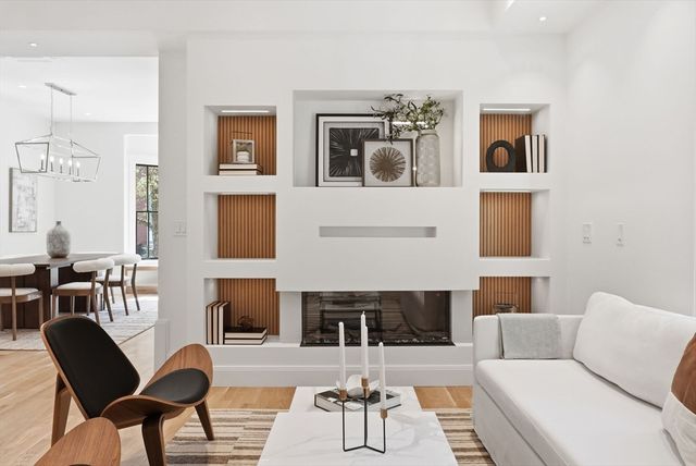9 Mt Auburn St, Cambridge, MA 02138