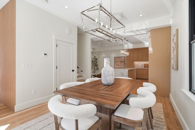 9 Mt Auburn St, Cambridge, MA 02138