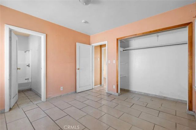 947 81, Los Angeles, CA 90044