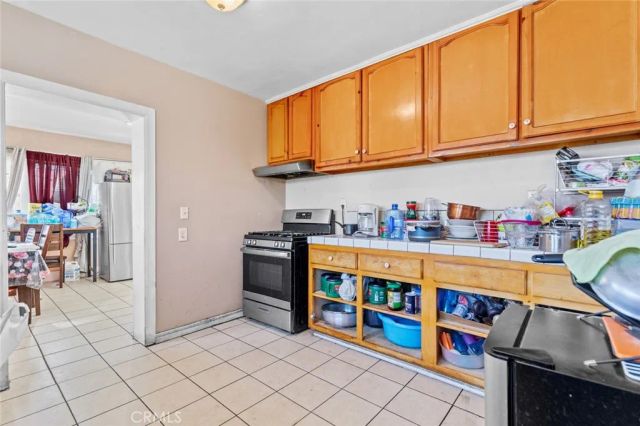 947 81, Los Angeles, CA 90044