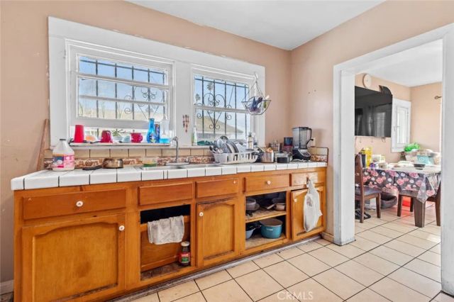 947 81, Los Angeles, CA 90044