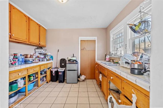 947 81, Los Angeles, CA 90044