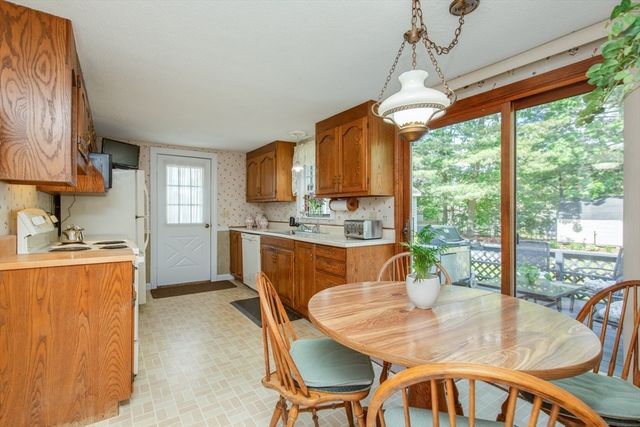 8 Beech St, Chelmsford, MA 01863