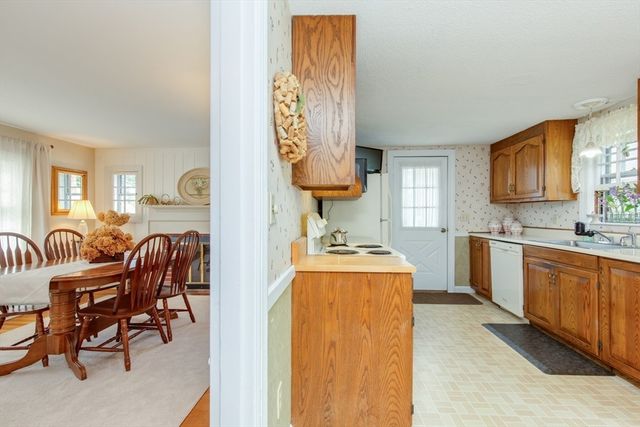 8 Beech St, Chelmsford, MA 01863