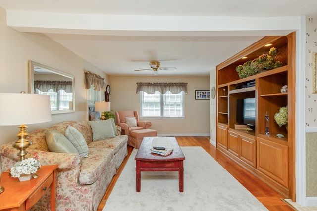 8 Beech St, Chelmsford, MA 01863
