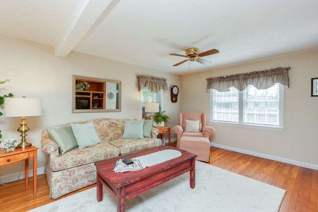 8 Beech St, Chelmsford, MA 01863