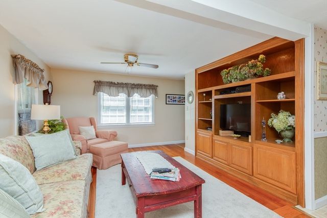 8 Beech St, Chelmsford, MA 01863