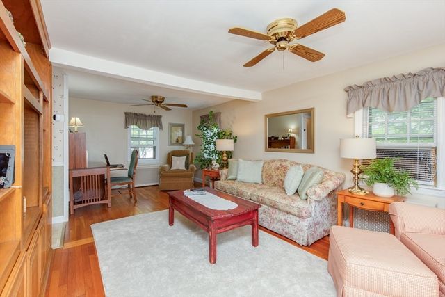 8 Beech St, Chelmsford, MA 01863
