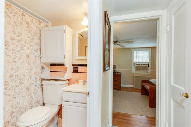 8 Beech St, Chelmsford, MA 01863