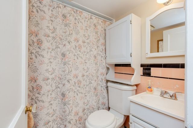 8 Beech St, Chelmsford, MA 01863