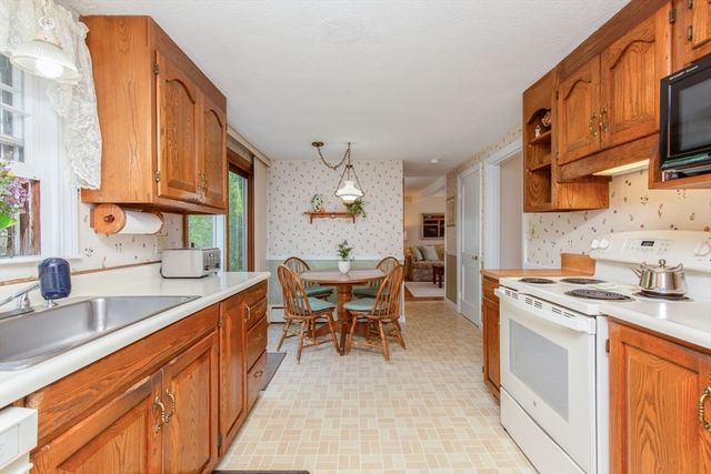 8 Beech St, Chelmsford, MA 01863