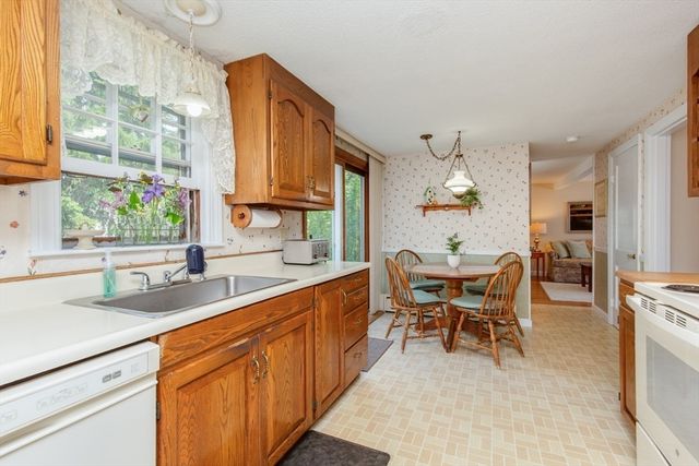 8 Beech St, Chelmsford, MA 01863