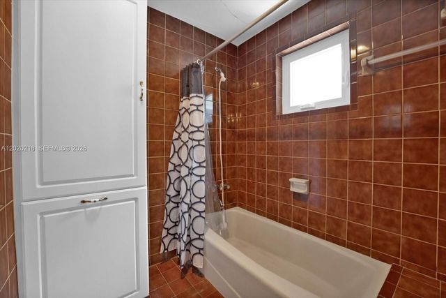 725 NW 24th Ct, Miami, FL 33125