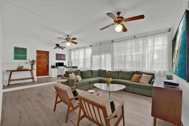 725 NW 24th Ct, Miami, FL 33125