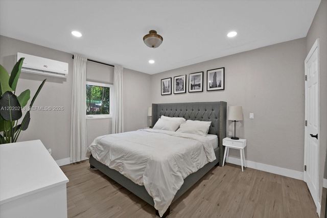725 NW 24th Ct, Miami, FL 33125
