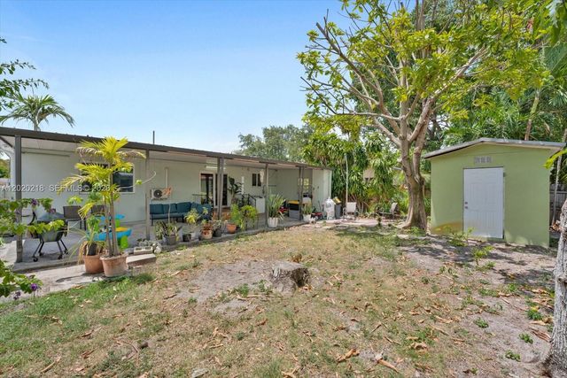 725 NW 24th Ct, Miami, FL 33125