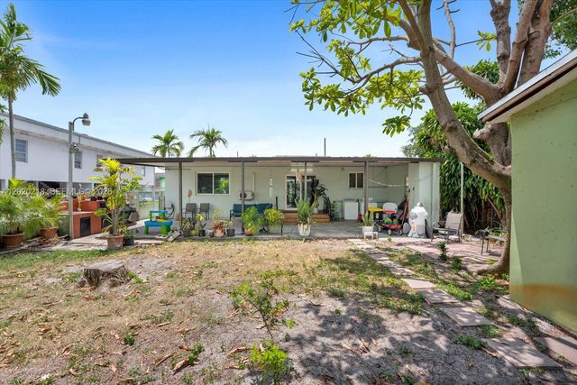725 NW 24th Ct, Miami, FL 33125