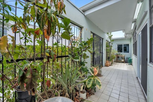 725 NW 24th Ct, Miami, FL 33125