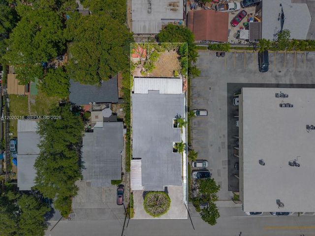 725 NW 24th Ct, Miami, FL 33125