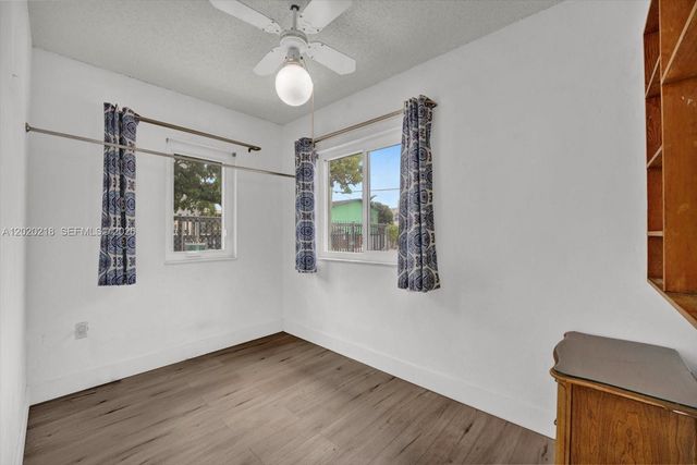 725 NW 24th Ct, Miami, FL 33125