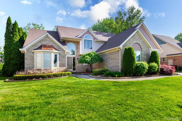 14016 Strathmore Drive, Shelby Charter Township, MI 48315