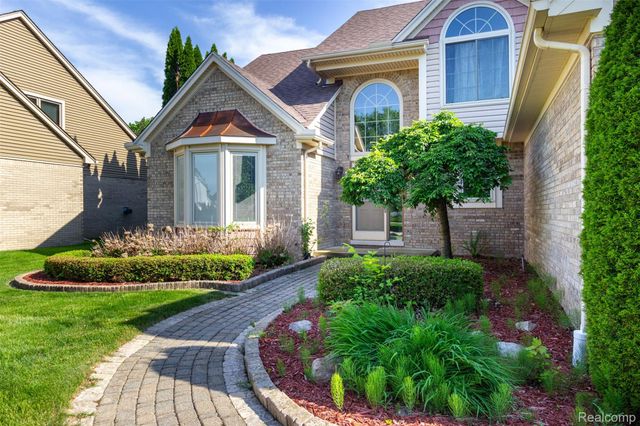 14016 Strathmore Drive, Shelby Charter Township, MI 48315