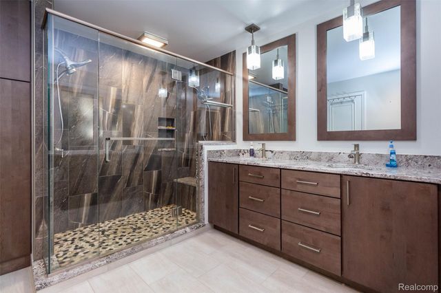 14016 Strathmore Drive, Shelby Charter Township, MI 48315
