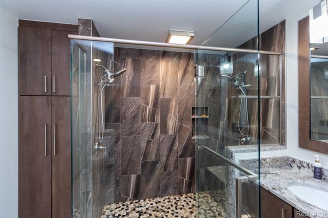 14016 Strathmore Drive, Shelby Charter Township, MI 48315