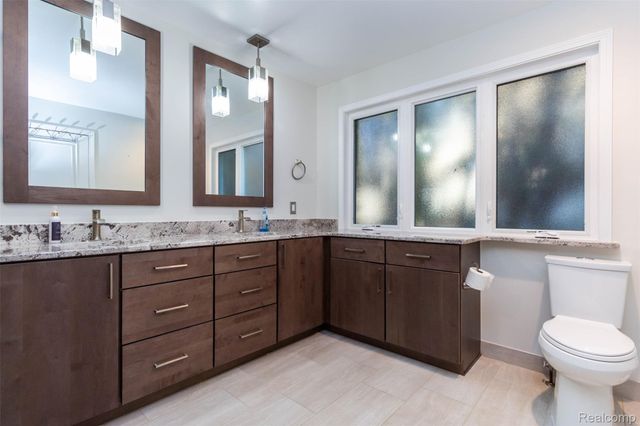 14016 Strathmore Drive, Shelby Charter Township, MI 48315