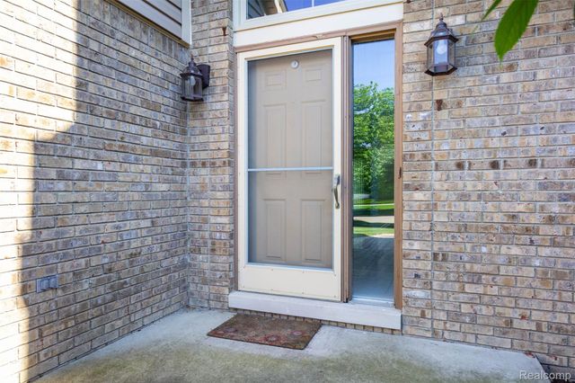 14016 Strathmore Drive, Shelby Charter Township, MI 48315
