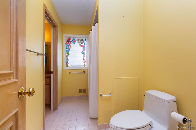 14016 Strathmore Drive, Shelby Charter Township, MI 48315