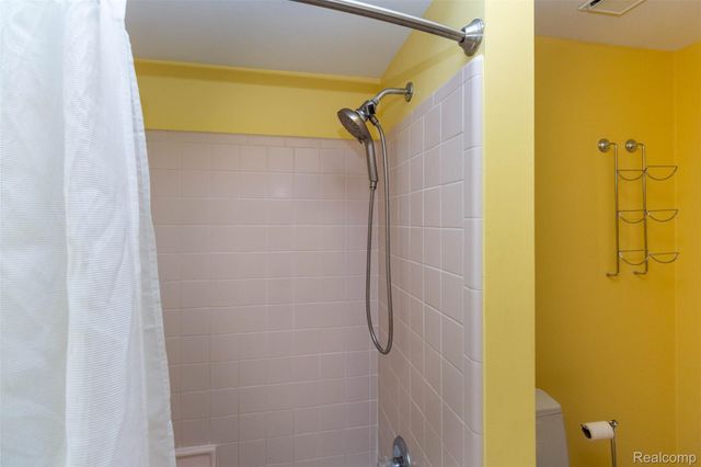 14016 Strathmore Drive, Shelby Charter Township, MI 48315