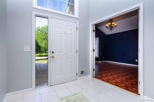 14016 Strathmore Drive, Shelby Charter Township, MI 48315