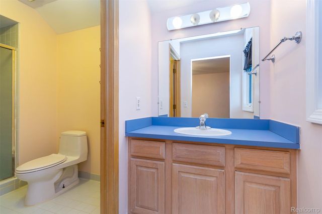 14016 Strathmore Drive, Shelby Charter Township, MI 48315