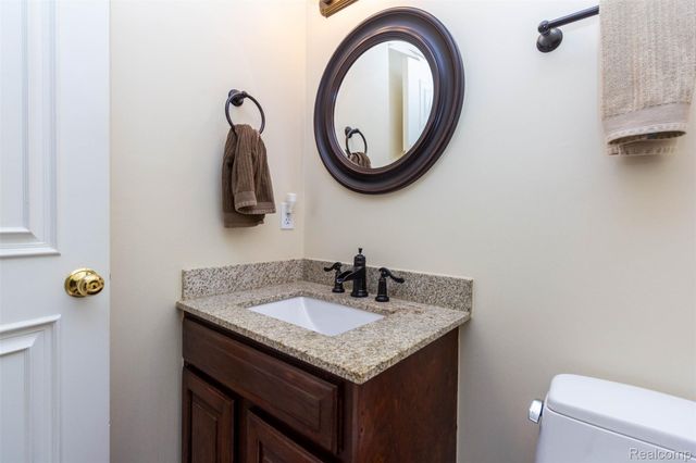 14016 Strathmore Drive, Shelby Charter Township, MI 48315