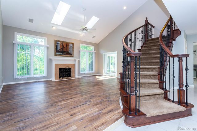 14016 Strathmore Drive, Shelby Charter Township, MI 48315