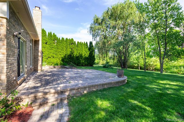 14016 Strathmore Drive, Shelby Charter Township, MI 48315