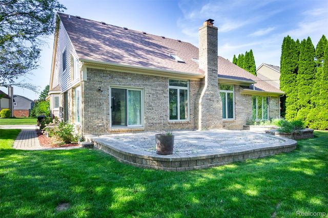 14016 Strathmore Drive, Shelby Charter Township, MI 48315