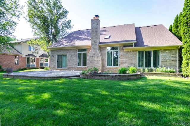 14016 Strathmore Drive, Shelby Charter Township, MI 48315