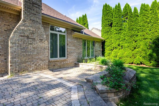 14016 Strathmore Drive, Shelby Charter Township, MI 48315