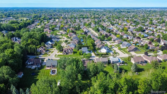 14016 Strathmore Drive, Shelby Charter Township, MI 48315